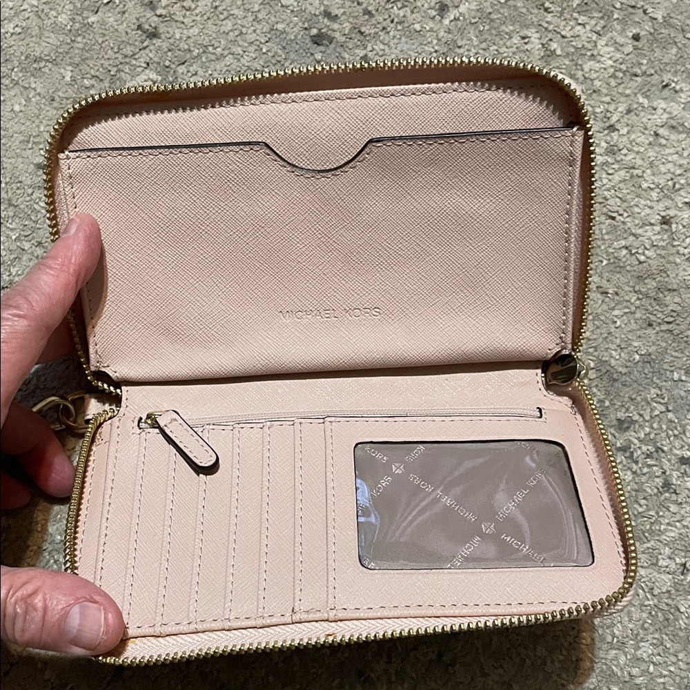 Michael Kors Blush Heart Wristlet - Picture 5 of 8